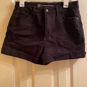 No Boundaries black shorts